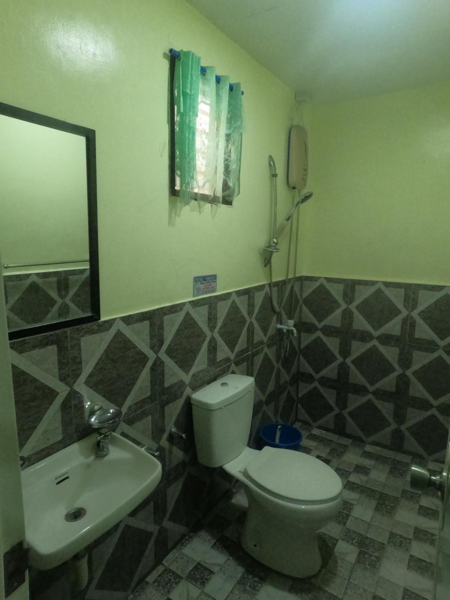 Edgar'S Guest House Moalboal Bilik gambar